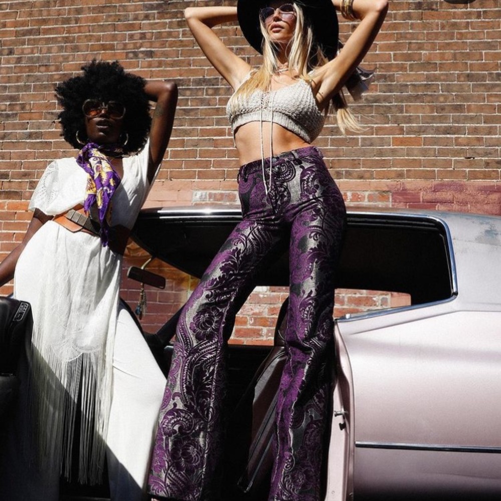 Chasing Unicorns BNWT Band On the Run Flares